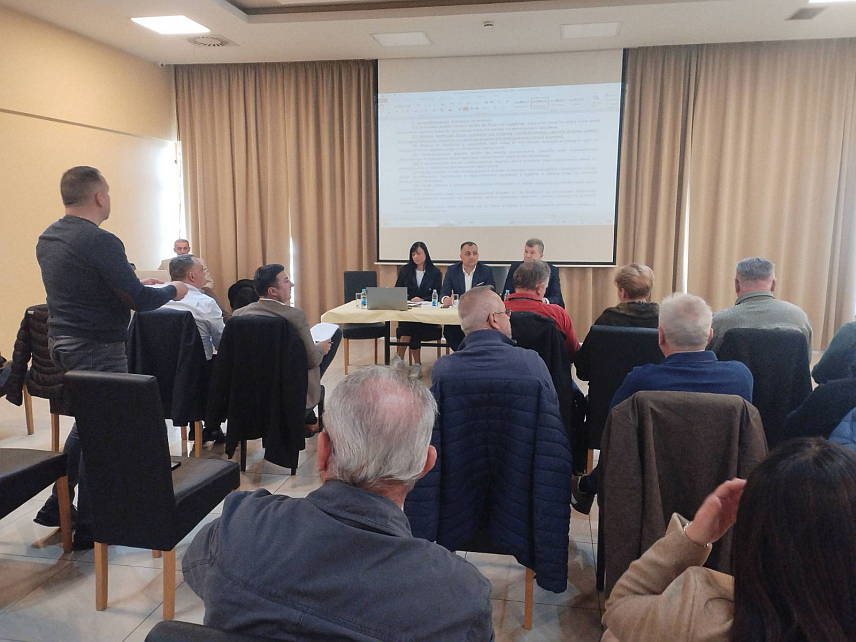 БИЈЕЉИНА, 8. ФЕБРУАРА /СРНА/ - Презентација правилника о биосигурносним мјерама на фармама свиња с циљем спречавања појаве и ширења заразних болести.