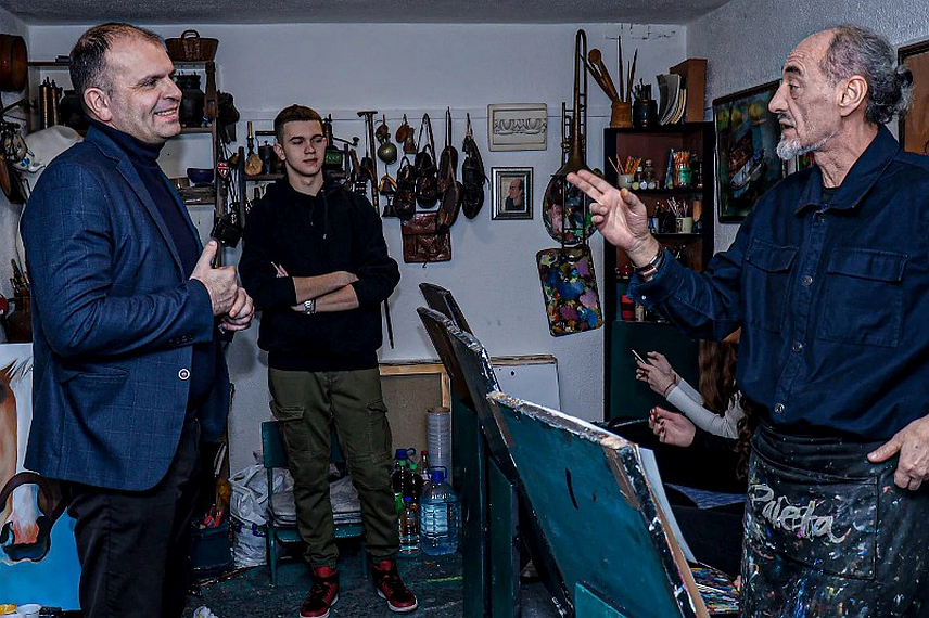 ЗВОРНИК, 8. ФЕБРУАРА /СРНА/ - Сликарска радионица "Палета" један је од симбола културе Зворника.