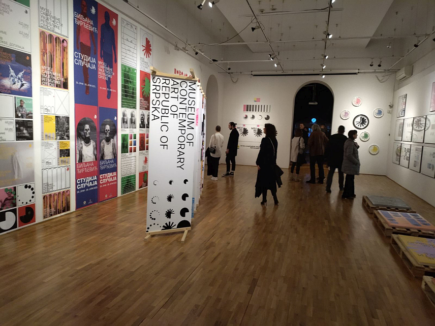 БАЊАЛУКА, 8. ФЕБРУАРА /СРНА/ - У Музеју савремене умјетности Републике Српске у Бањалуци вечерас је отворена изложба графичког дизајна "Процес" која је настала као резултат четворогодишњег европског пројекта "Reculture: Ребрендирање установа културе Западног Балкана" у оквиру програма Креативне Европе.