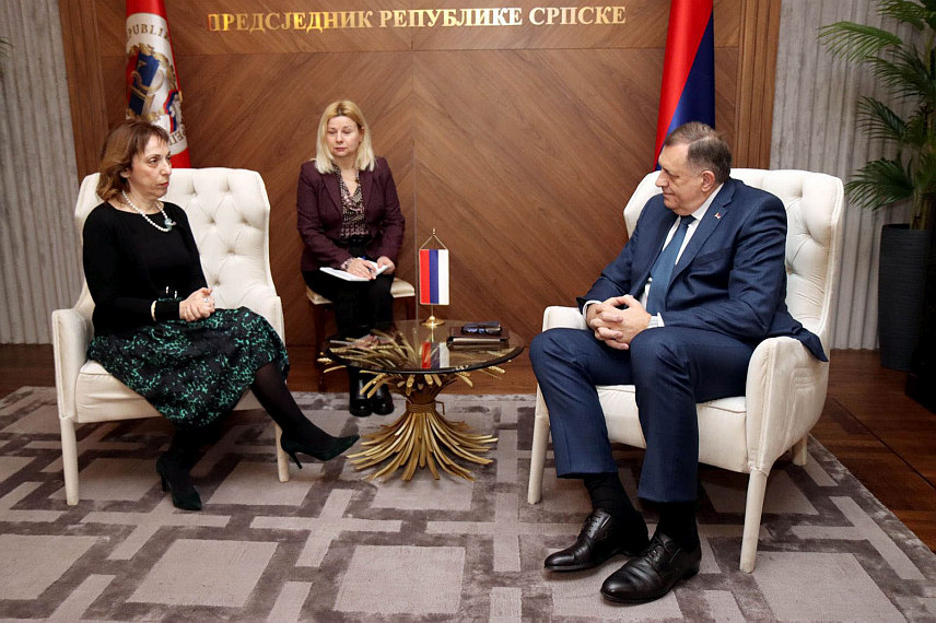 БАЊАЛУКА, 9. ФЕБРУАРА /СРНА/ - Предсједник Републике Српске Милорад Додик на састанку са амбасадором Грчке у БиХ Јоаном Ефтимијаду./фото Борислав Здриња/