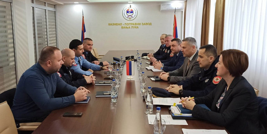 БАЊАЛУКА, 9. ФЕБРУАРА /СРНА/ - Директор Казнено-поправног завода /КПЗ/ Бањалука Саша Глигорић рекао је да је у разговору са начелником Полицијске управе Бањалука Ђурицом Вукелићем договорен низ заједничких активности које ће бити реализоване у наредном периоду ради осигурања безбједности грађана, што је апсолутни приоритет.