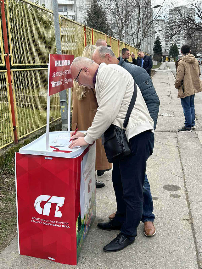 БАЊАЛУКА, 9. ФЕБРУАРА /СРНА/ - Бањалучки одбор Социјалистичке партије почео је данас са прикупљањем потписа за изградњу вртића "Наташа два" у насељу Борик у којем би био обезбијеђен боравак за 200 до 300 дјеце, те дијелом био ријешен проблем недостатка вртићких капацитета у Бањалуци.