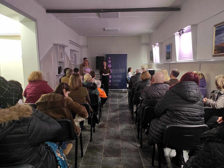 ХАН ПИЈЕСАК, 9. ФЕБРУАРА /СРНА/ - На Хан Пијеску вечерас је отворена изложба фотографија "Јавор планином", пристиглих на јавни позив Центра за омладину и спорт "Поглед", међу којима ће посјетиоци изабрати побједничку.