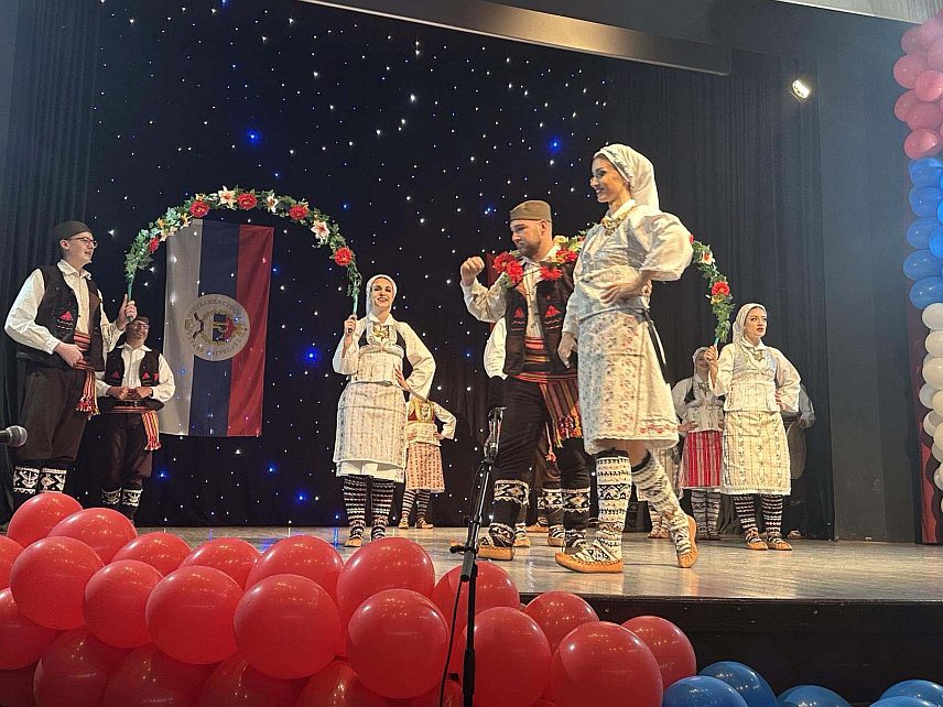 БЕОГРАД, 10. МАРТА /СРНА/ - У Дому културе у Сечњу вечерас је, у организацији ове општине и Епархије банатске, одржана свечана академија "Дани Републике Српске у Банату".