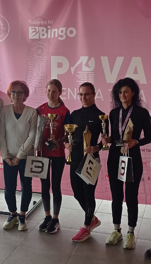 ПРЊАВОР, 10. МАРТА /СРНА/ - На данашњој првој женској трци на 5.000 метара у Бањалуци чланице Атлетског клуба /АК/ "Прњавор" потврдиле су доминацију у сениорској конкуренцији, а прво мјесто у апсолутној конкуренцији припало је Јелени Гајић.