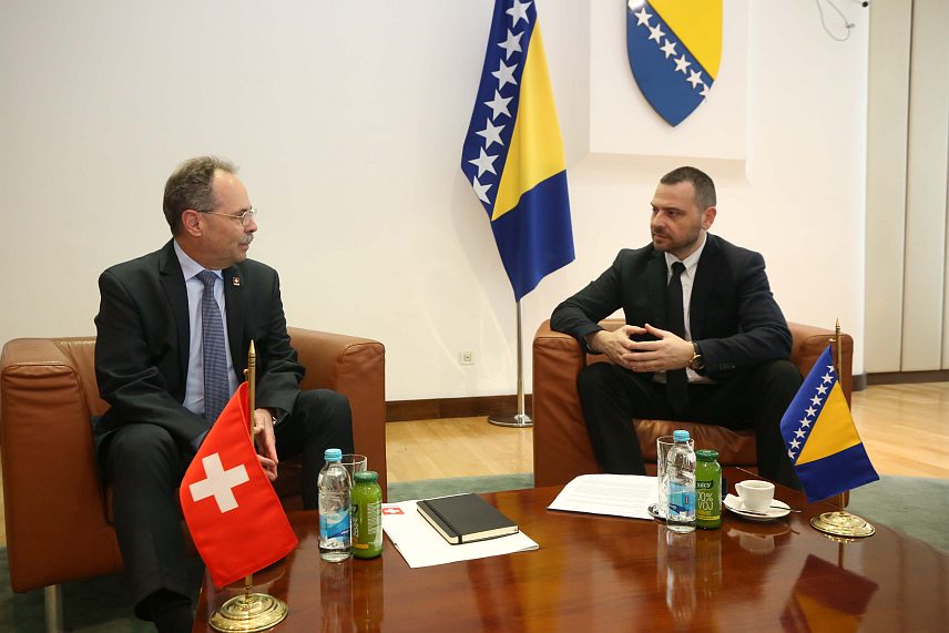 САРАЈЕВО, 11. МАРТА /СРНА/ - Швајцарски амбасадор у БиХ Данијел Хун са предсједавајућим Делегације Парламентарне скупштине БиХ у Парламентарној скупштини Савјета Европе Саша Магазиновић.