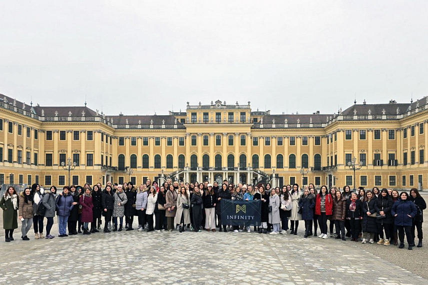 БАЊАЛУКА, 11. МАРТА /СРНА/ - Путовање у Беч био је посебан осмомартовски поклон који је бањалучка "Инфинити групација" приредила за 90 дама ове групације.