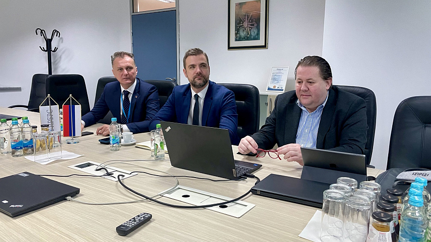 БАЊАЛУКА, 12. МАРТА /СРНА/ - Састанак вршиоца дужности директора ИРБ-а Дражена Врховца, шефа Представништва Републике Српске у Аустрији Младена Филиповића и представника управе аустријске компаније Томаса Хорбургера.