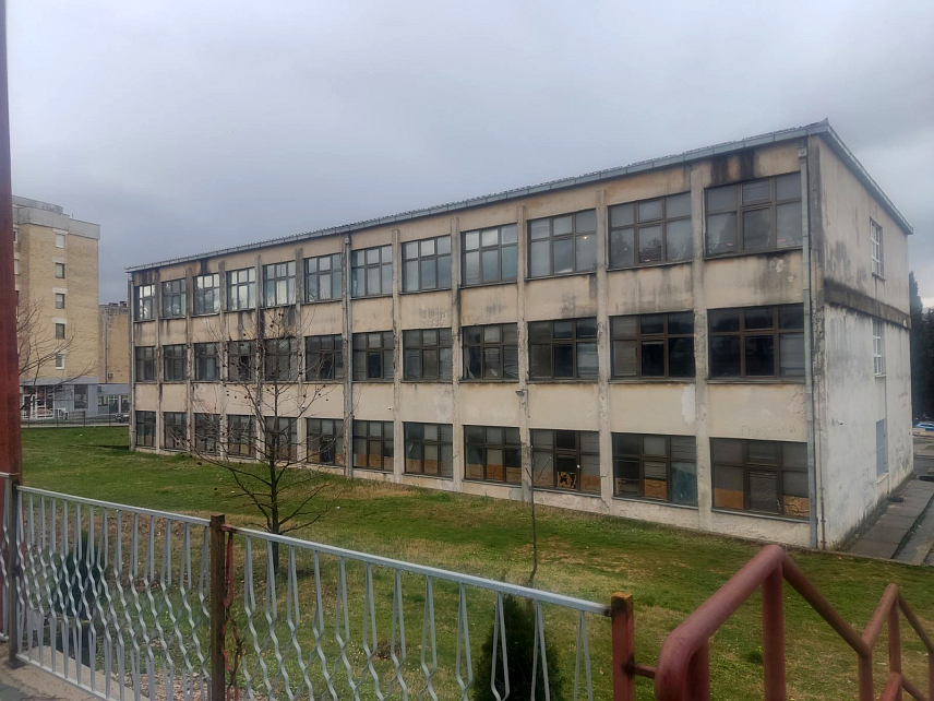 TРЕБИЊЕ, БИЛЕЋА ,13. МАРТА /СРНА/ - Основној школи "Петар Други Петровић Његош" у Билећи неопходна је хитна санација дотрајале фасадe.