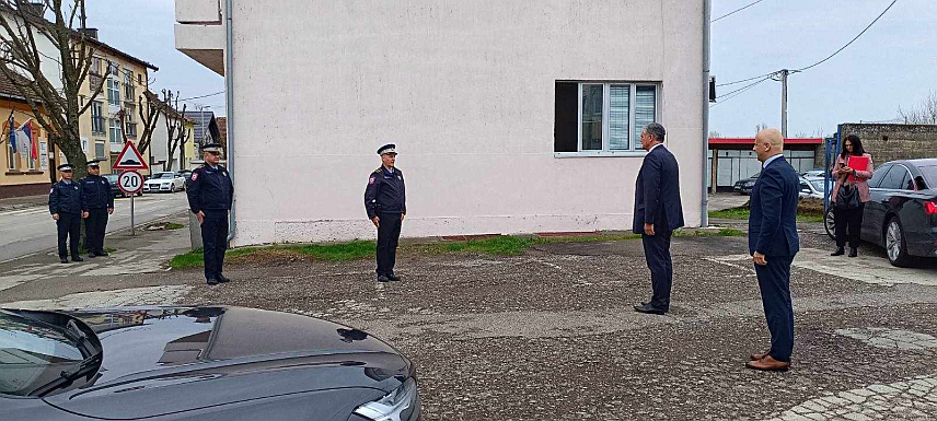 ШАМАЦ, 13. МАРТА /СРНА/ - Министар унутрашњих послова Републике Српске Синиша Каран посјетио је данас са директором Полиције Српске Синишом Кострешевићем Полицијску станицу Шамац.