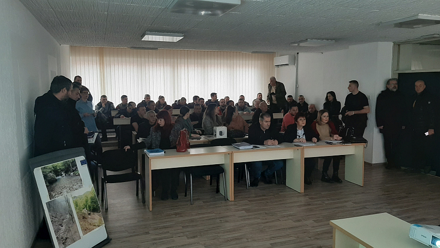 ФОЧА, 13.МАРТА /СРНА/ - Нацрт студије о утицају градње Мале хидроелектране „Бјелава“ на животну средину пун је недоречености и не даје одговоре на бројна животна питања која интересују грађане, а посебно на утицај електране на водоснабдијевање Фоче, истакли су учесници јавне расправе о овом документу, која је данас одржана у Фочи.