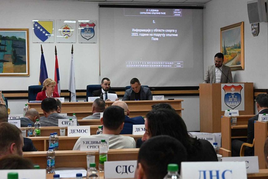 ПАЛЕ, 13. МАРТА /СРНА/ - Одборници Скупштине општине Пале на сједници.