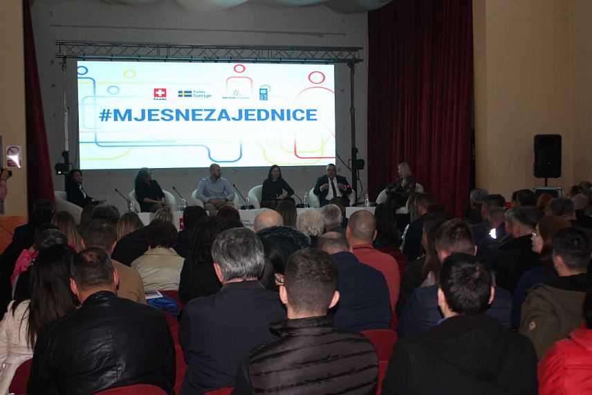 МОДРИЧА, 13. МАРТА /СРНА/ - У Модричи су данас презентовани пројекти у осам мјесних заједница који су значајни за побољшање услова живљења, а чију су реализацију са 319.418 КМ финансирали општина и Развојни програм УН /УНДП/ кроз другу фазу пројеката "Јачање улоге мјесних заједница у БиХ".