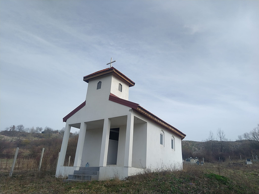 ИСТОЧНО САРАЈЕВО, 14. МАРТА /СРНА/ - Предсједник Одбора за заштиту права Срба у Федерацији БиХ /ФБиХ/ Ђорђе Радановић изјавио је Срни да је провала у капелу која се налази на српском православном гробљу Караула код Какња јасна порука православним вјерницима да нису сигурни и да не могу безбједно да долазе на то подручје.