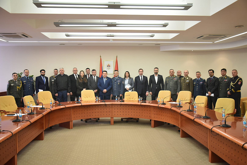 БАЊАЛУКА, 14. МАРТА /СРНА/ - Предсједник Народне скупштине Републике Српске Ненад Стевандић са полазницима 13. класе Високих студија безбедности и одбране Србије.