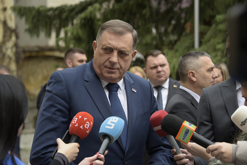 БАЊАЛУКА, 14. МАРТА /СРНА/ - Предсједник Републике Српске Милорад Додик обратио се новинарима након панел-дискусији на високом нивоу о будућности БиХ у контексту њеног европског пута.