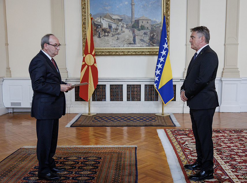 САРАЈЕВО, 14. МАРТА /СРНА/ - Предсједавајући Предсједништва БиХ Жељко Комшић примио је акредитивно писмо новоименованог амбасадора Сјеверне Македоније у БиХ Јакупа Реџепија.