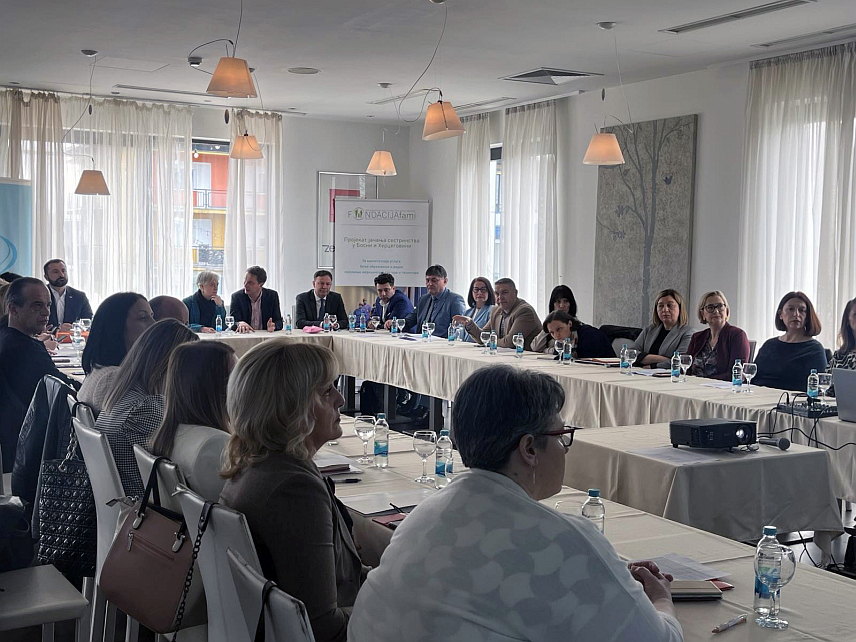 КОЗАРСКА ДУБИЦА, 14. МАРТА /СРНА/ - Градоначелник Градишке, начелници Козарске Дубице, Костајнице и Новог Града, као и директори домова здравља из ових локалних заједница потписали су данас споразуме о сарадњи за унапређење пружања услуга сестринства у заједници, у оквиру Пројекта јачања сестринства у БиХ који подржава Влада Швајцарске.