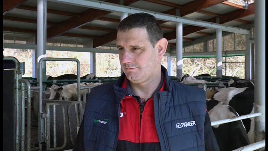 КОЗАРСКА ДУБИЦА, 14. МАРТА /СРНА/ - Предсједник Удружења пољопривредних произвођача – мљекара Републике Српске Милорад Арсенић рекао је да је планирано да у априлу почну са ископима и земљаним радовима, чиме ће бити озваничен почетак градње нове мљекаре на подручју Прњавора