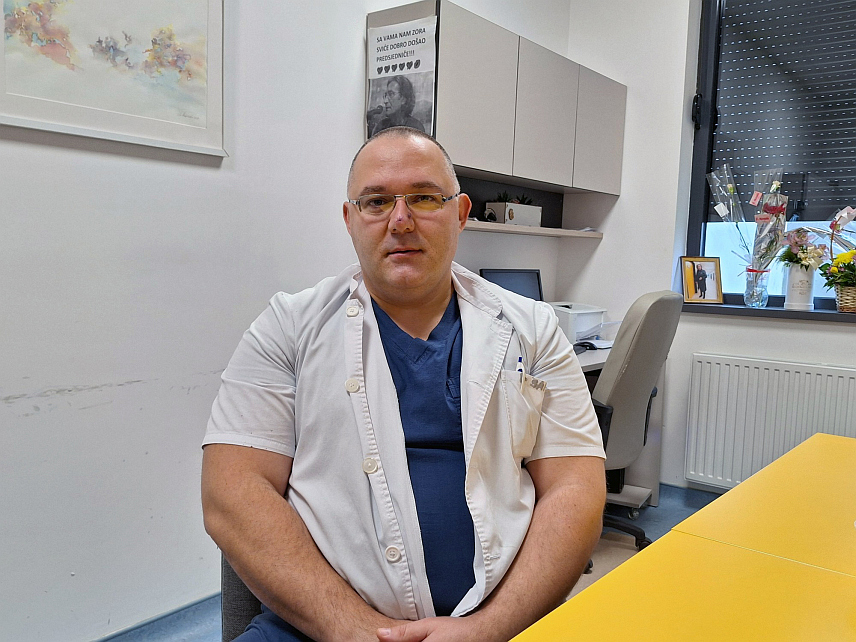 ИСТОЧНО САРАЈЕВО, 14. МАРТА /СРНА/ - Специјалиста ортопедије и трауматологије у Болници "Србија" Источно Сарајево Ненад Шапоњић успјешно је оперисао деведесетједногодишњакињу са Сокоца, којој је због недостатка њене крвне групе дао и крв непходну за оперативни захват.