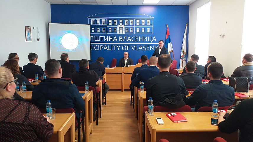 ВЛАСЕНИЦА, 14. МАРTА /СРНА/ - Компанија "М:тел" данас је у Власеници представила нове услуге под називом "Нова ера дигитализације живљења" за корпорације и компаније са подручја општина Власеница, Милићи, Шековићи, Хан Пијесак, Осмаци, Сребреница, Братунац и града Зворника.