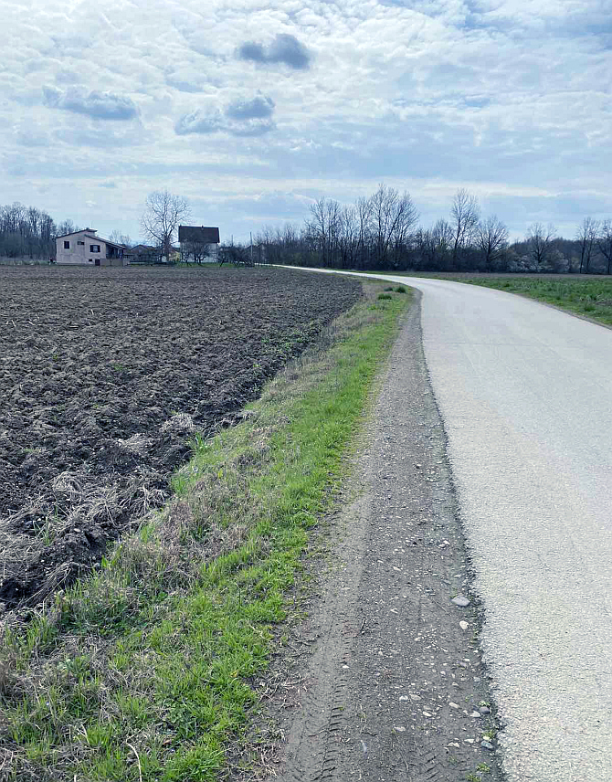 ШАМАЦ, 14. МАРТА /СРНА/ - На подручју општине Шамац у свих 25 мјесних заједница почела је акција уређења банкина и међа, која ће трајати мјесец дана.