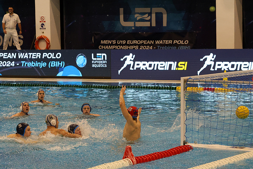 TРЕБИЊЕ, 14.МАРТА /СРНА/ - У требињском затвореном базену вечерас су почеле квалификације за Европско ватерполо првенство У19, на којем у групи А наступају репрезентације Француске, Чешке, Велике Британије, Финске и БиХ.