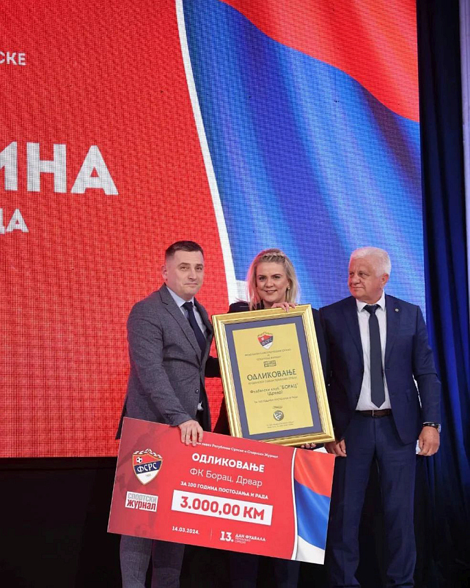 ДРВАР, 15. МАРТА /СРНА/ - Фудбалски савез Републике Српске додијелио је Фудбалском клубу "Борац" из Дрвара признање поводом вијека постојања овог клуба, што му је најљепши поклон за 100 година постојања.