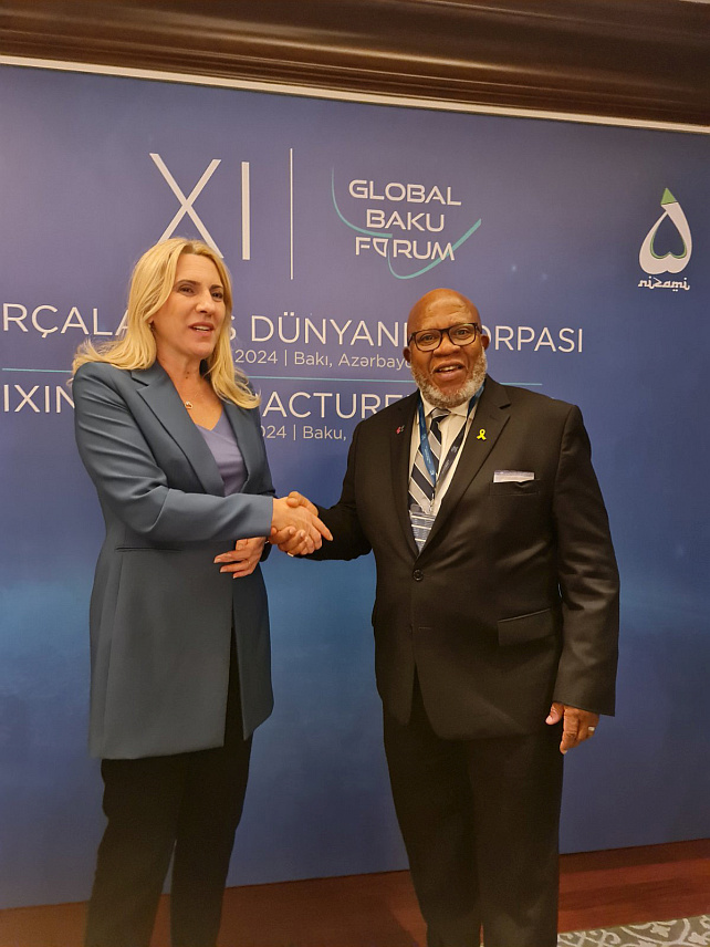 БАКУ, 15. МАРТА /СРНА/ - Српски члан Предсједништва БиХ Жељка Цвијановић информисала је предсједника 78. засједања Генералне скупштине УН Дениса Франсиса да у Предсједништву не постоји јединствен став нити сагласност о новој резолуцији о Сребреници, истичући да се активности те врсте сматрају унилатералном акцијом појединих етничких групација које у суштини желе да се обрачунају са Републиком Српском.	
