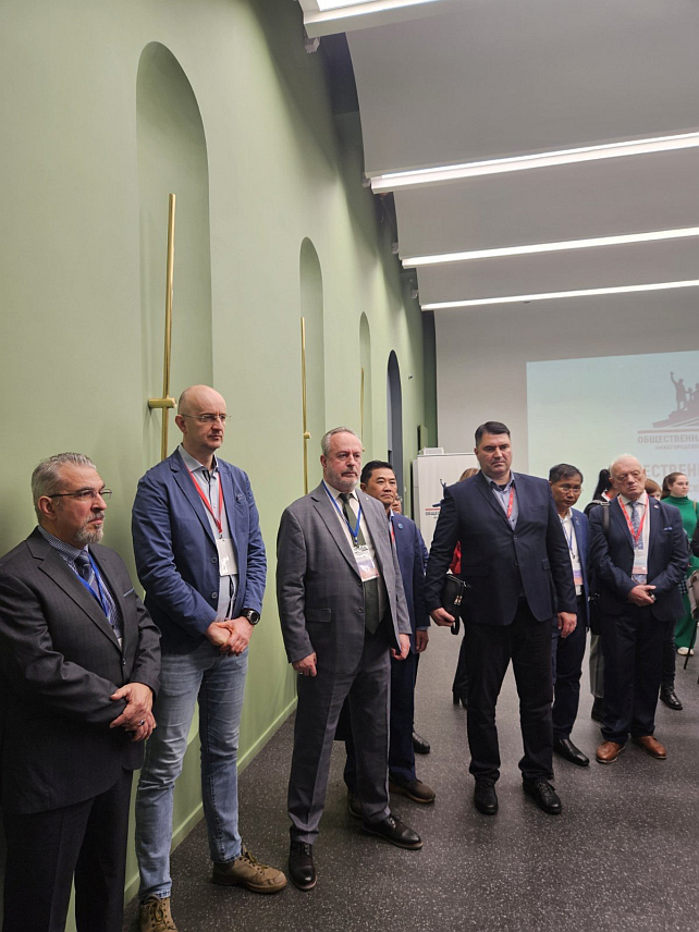 САРАЈЕВО, 15. МАРТА /СРНА/ - Посланик у Представничком дому Парламентарне скупштине БиХ Мирослав Вујичић и посланик у Народној скупштини Републике Српске Срђан Мазалица учествују на посматрању осмих предсједничких избора у Русији који се одржавају од 15. до 17. марта.