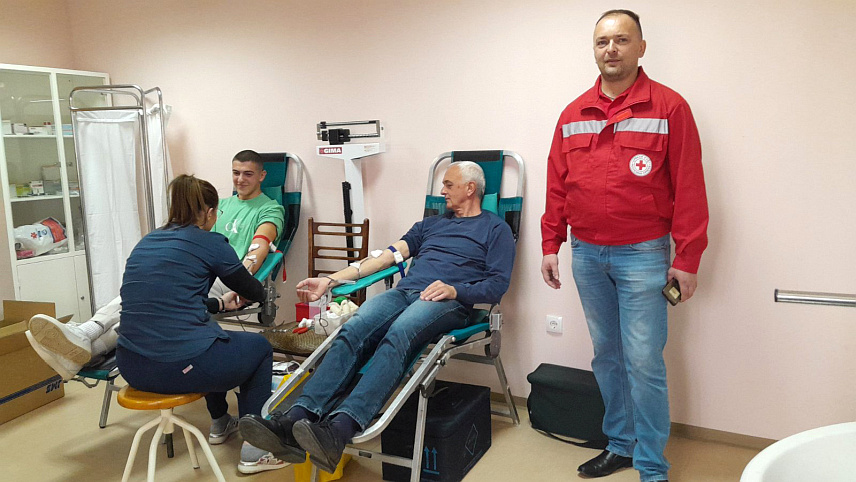БРОД, 15. МАРТА /СРНА/ - У акцији добровољног давања крви у амбуланти у насељу Лијешће у општини Брод драгоцјену течност дао је 61 давалац од укупно 79 регистрованих учесника.