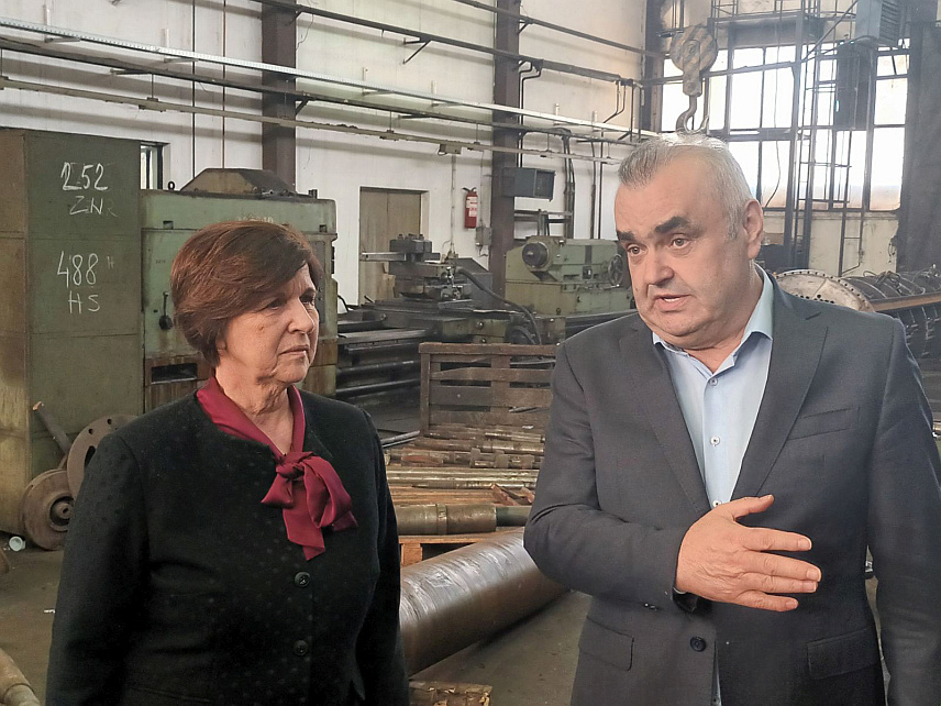 ЗВОРНИК, 15. МАРТА /СРНА/ - Министар просвјете и културе Републике Српске Жељке Стојичић током обиласка погона компаније "Алумина".