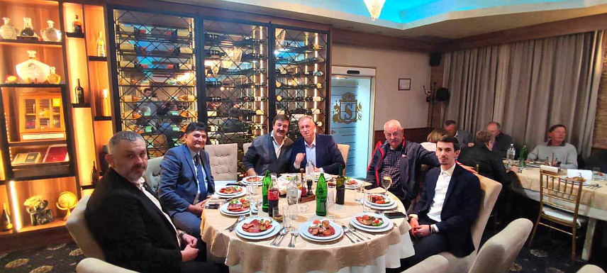 НОВИ ГРАД, НОВИ САД ,15. МАРТА /СРНА/ - Делегација Општине Нови Град у којој су начелник општине Мирослав Дрљача и предсједник Скупштине општине Зоран Кукавица присуствовала је у Новом Саду оснивачкој скупштини Завичајног удружења "Нови Град" и првом дружењу Новљана у Новом Саду.