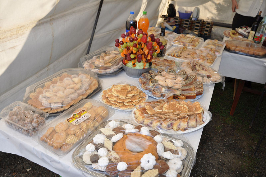 ПРИЈЕДОР, 17. МАРТА /СРНА/ - У порти Храма Светог Пророка Илије у мјесту Бистрици данас је одржана традиционална манифестација "Козарске покладе" коју заједно организују мјештани поткозарских села Бистрица и Верићи уз подршку градова, односно градоначелника Приједора и Бањалуке и градских туристичких организација.