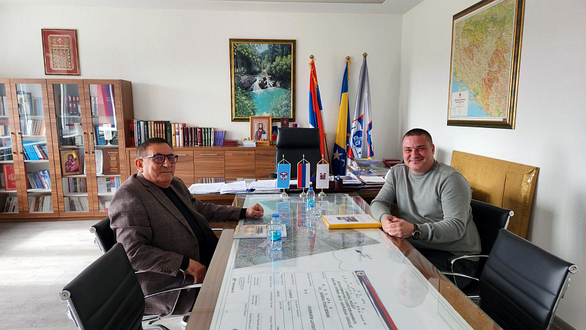 СОКОЛАЦ, 18. МАРТА /СРНА/ - Аутобуска станица на Сокоцу почеће званично са радом 30. марта, након што је од власника овај објекат закупила новорегистрована фирма "Бојан-херц", договорено је данас на састанку начелника општине Милована Бјелице и новог директора Бојана Tуторића.