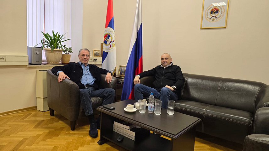 МОСКВА, 18. МАРТА /СРНА/ - Посланик у Народној скупштини Републике Српске Дарко Бањац састао се данас у Москви са шефом представништва Српске у Русији Душком Перовићем.