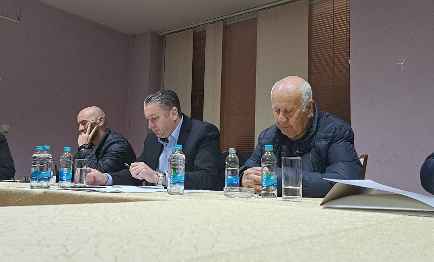 ШАМАЦ, 18. МАРTА /СРНА/ - Симо Варадиновић изабран је данас једногласно за предсједника Фудбалског савеза општине Шамац и у наредном петогодишњем мандату ће представљати овај савез.