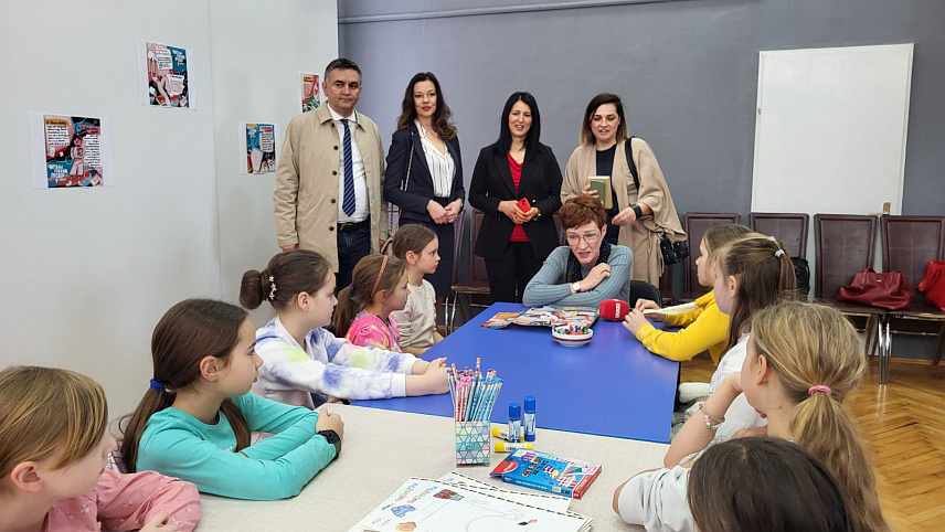 ДЕРВЕНТА, 19. МАРТА/СРНА/ - У Народној библиотеци "Бранко Радичевић" у Дервенти данас је одржана радионица за ученике у оквиру кампање "Читајмо заједно", коју је покренуло Министарство просвјете и културе Републике Српске с промовисања и популаризације књижевности и читања, српског језика и ћирилице.