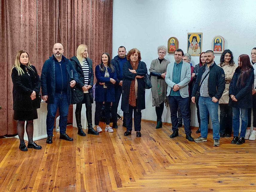 ВИШЕГРАД, 19. МАРТА /СРНА/ - У Вишеграду је вечерас отворена изложба 20 икона под називом "Агиос" академског умјетника из Београда Петре Коснић.