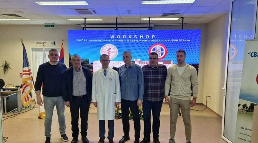 ИСТОЧНО САРАЈЕВО, 19. МАРТА /СРНА/ - Начелник Одјељења хирургије у Болници "Србија" у Источном Сарајеву Марко Ковачевић и хирурзи из ове здравствене установе данас у Бијељини присуствовали су операцији предње ниске ресекције, једне од најтежих у колоректалној хирургији, коју је извео специјалиста опште и субспецијалиста лапароскопске хирургије из Универзитета Малта Предраг Андрејевић.