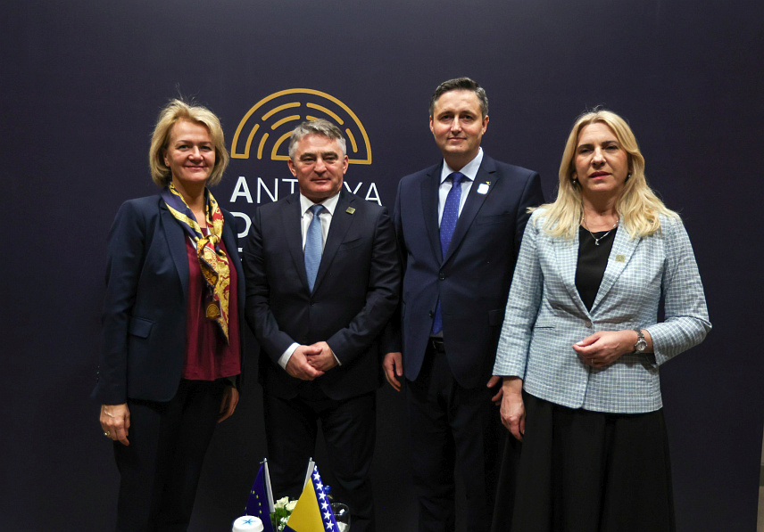 АНТАЛИЈА, 1. МАРТА /СРНА/ - Чланови Предсједништва БиХ са извршним директором за Европу у Европској служби за спољне послове Ангелином Ајхорст.