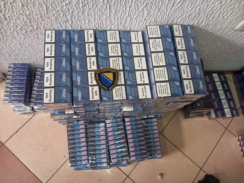 БАЊАЛУКА, 1. МАРТА /СРНА/ - Службеници Управе за индиректно опорезивање /УИО/ на двије локације које покрива регионални центар Tузла одузели су 4.093 паклице цигарета које су биле обиљежене акцизном маркицом самопроглашеног Косова.