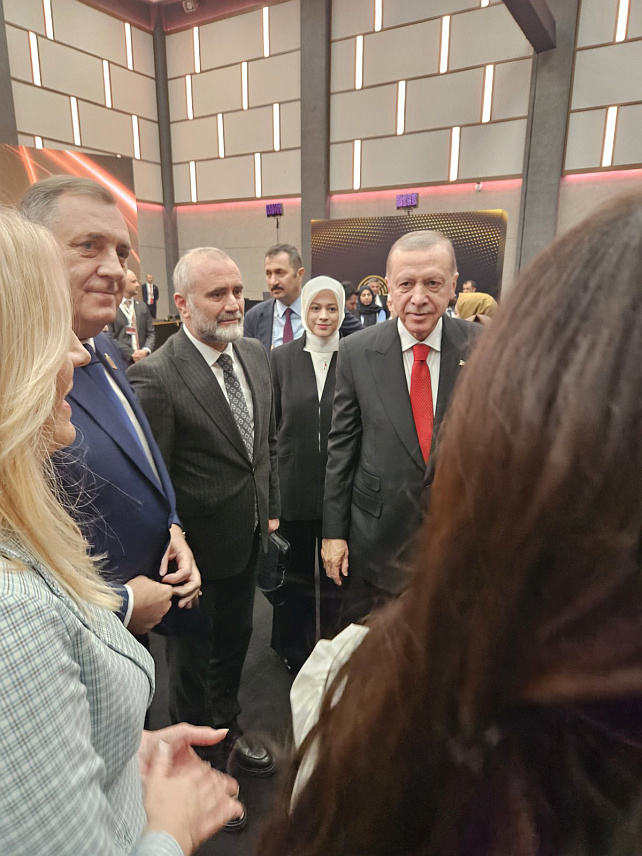 АНТАЛИЈА, 1. МАРТА /СРНА/ - Предсједник Републике Српске Милорад Додик и српски члан Предсједништва БиХ Жељка Цвијановић са предсједником Турске Реџепом Тајипом Ердоганом.