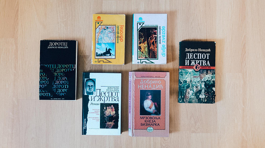 БЕОГРАД, 1. МАРТА /СРНА/ - У Удружењу за културу, уметност и међународну сарадњу "Адлигат" отворена је изложба предмета, књига и награда Добрила Ненадића под називом "Доротеј за све".