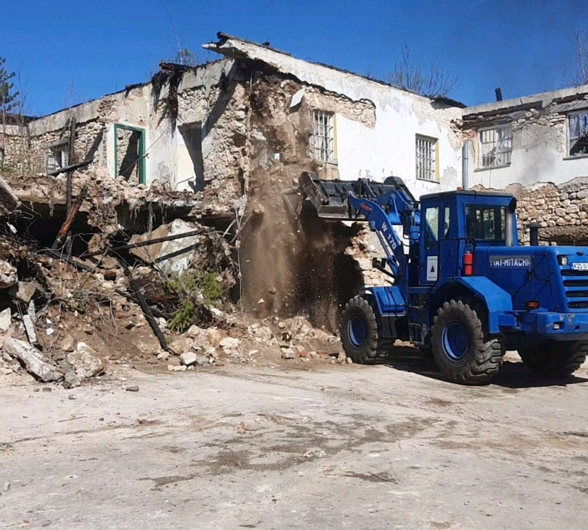 СОКОЛАЦ, 20.МАРТА/СРНА/- У кругу Специјалне болнице за психијатрију на Сокоцу у току су радови на рушењу и уклањању објекта ранијег Судског одјељења, које је функционисало у оквиру ове здравствене установе.