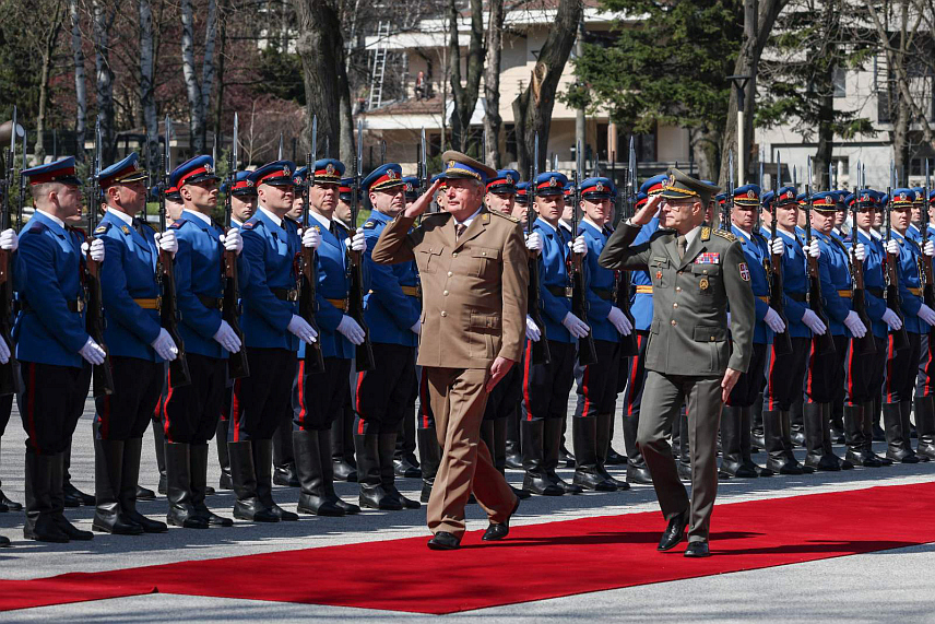 САРАЈЕВО, 20. МАРТА /СРНА/ - Делегација Оружаних снага БиХ на челу ca генерал-мајором Гојком Кнежевићем борави у тродневној званичној посјети Министарству одбране и Војсци Србије.