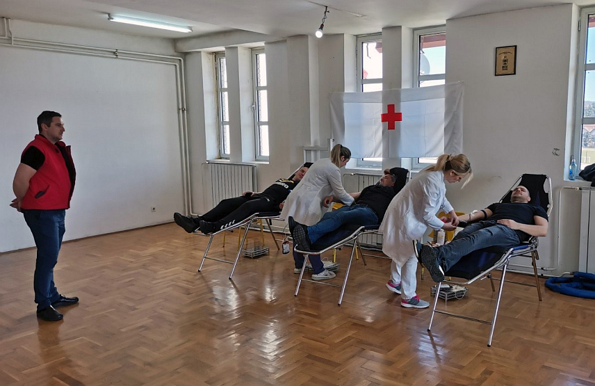 СОКОЛАЦ, 20. МАРТА /СРНА/ - На Сокоцу је прикупљена 41 јединица крви у акцији добровољног давања у којој је данас учестовало шездесетак хуманиста, рекла је Срни шеф Службе трансфузије у Болници "Србија" у Источном Сарајеву Јелена Стојановић Лукић.