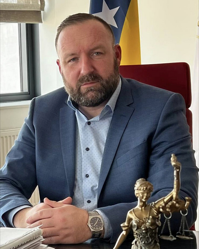 САРАЈЕВО, 21. МАРТА /СРНА/ - Високи судски и тужилачки савјет /ВСТС/ БиХ именовао је данас Младена Митровића за главног окружног тужиоца у Окружном јавном тужилаштву Бањалукa.