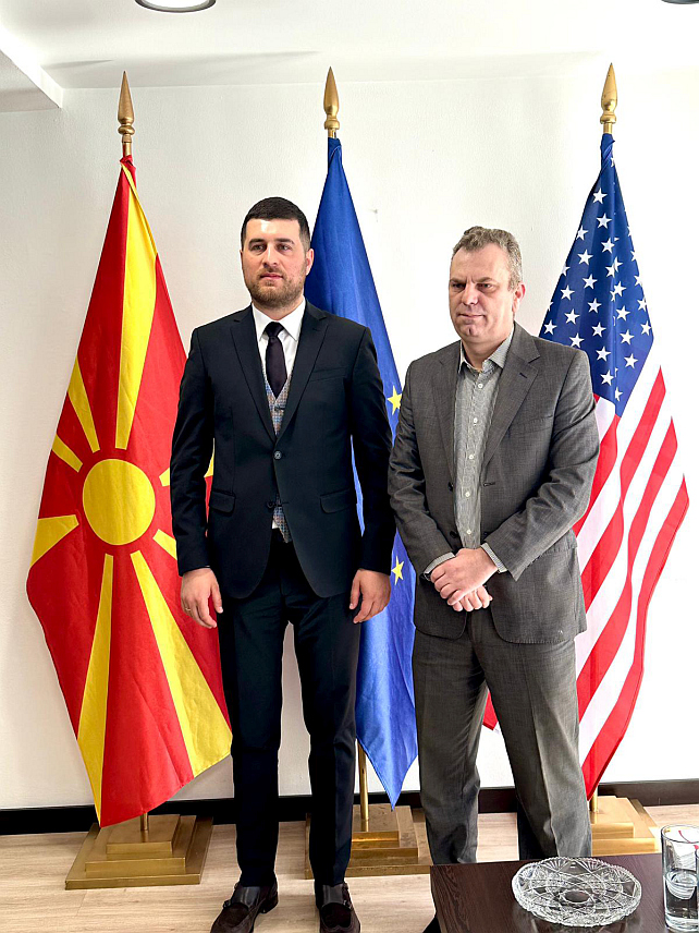 САРАЈЕВО, 21. МАРТА /СРНА/ - Вршилац дужности директора Агенције за унапређење страних инвестиција БиХ /Фипа/ Марко Кубатлија и директор Агенције "Инвест у Сјеверној Македонији" Зулфи Адил на састанку у Скопљу.