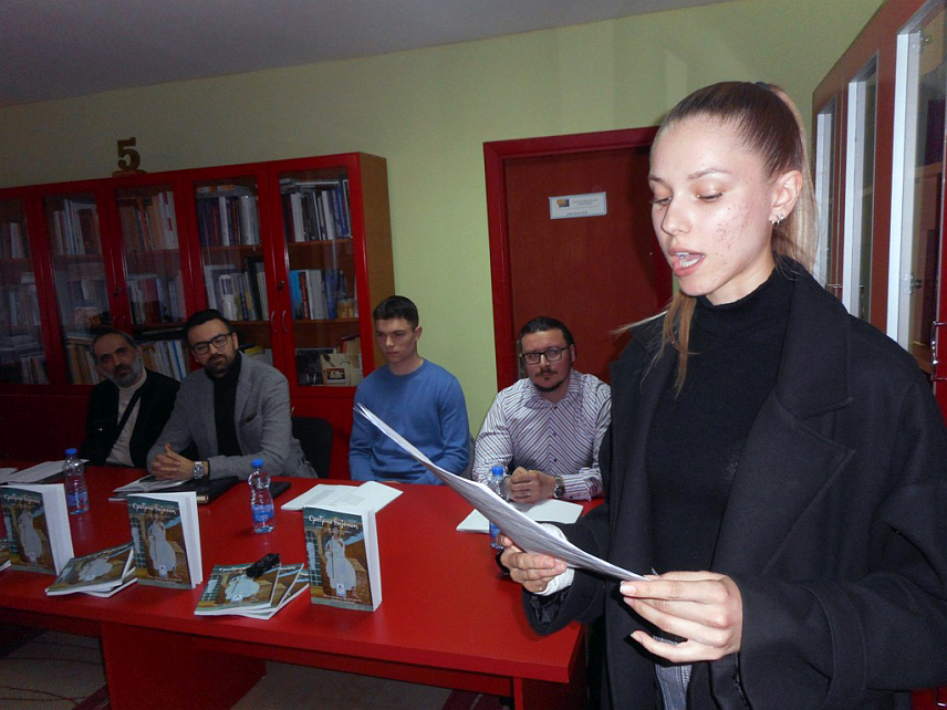 СРЕБРЕНИЦА, 21. МАРТА /СРНА/ - Свјетски дан поезије обиљежен је вечерас у Народној библиотеци у Сребреници, а дио програма био је посвећен пјесничком опусу рано преминулог пјесника и некадашњег уредника Новинске агенције Републике Српске - СРНА Жељка Грујића.